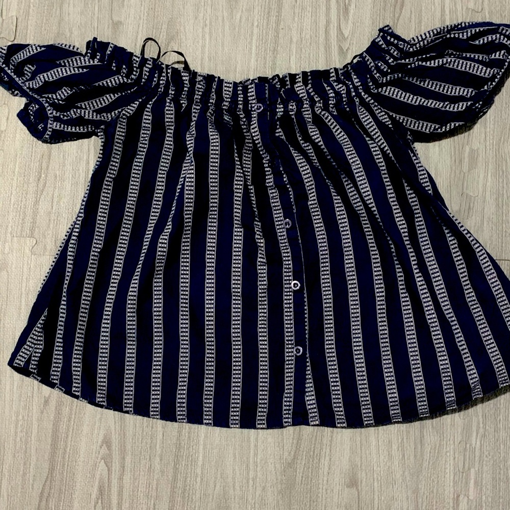 Off the shoulder stripped shirt (M)
